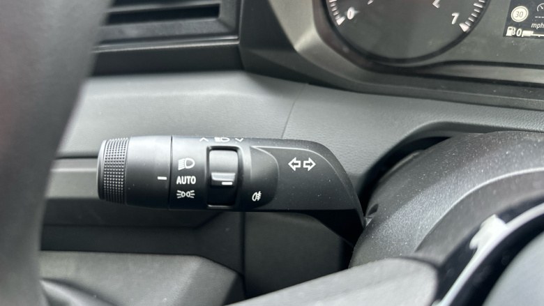 Renault Master Mwb Diesel Fwd MM35 Blue dCi 130 Advance Medium Roof Van